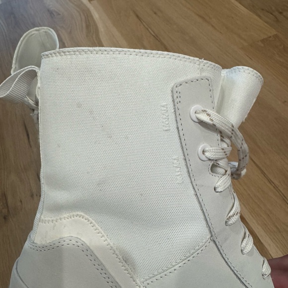 UGG Lug Platform Boot - Picture 4 of 10